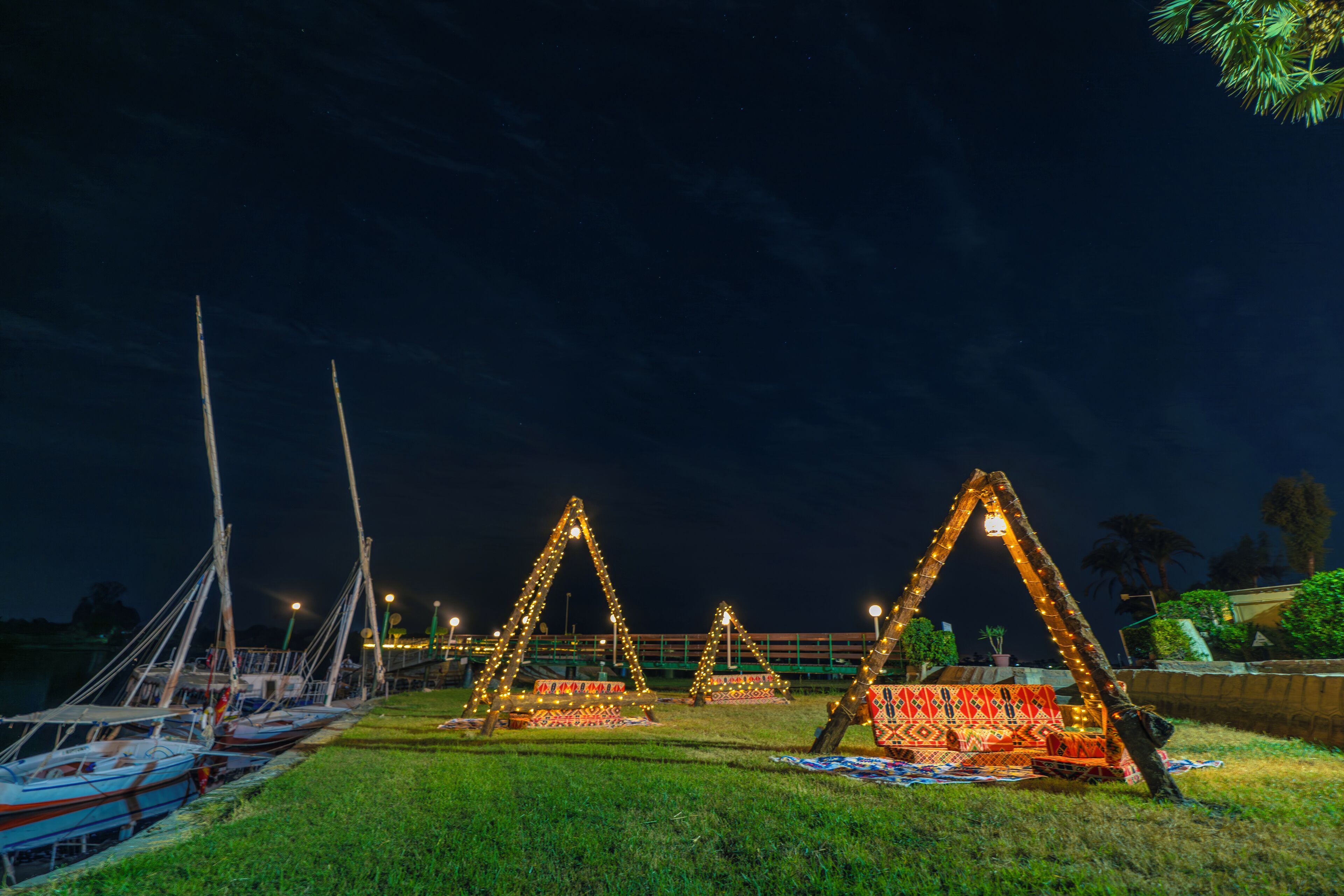 3 restaurants, lunch served