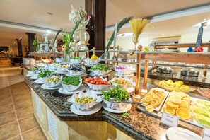 3 restaurantes; se sirven comidas