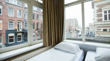 Family Room, Multiple Beds (6 Persons) | In-room safe, desk, free WiFi