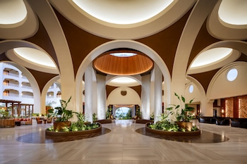 Hotel entrance and lobby at Fairmont Kea Lani Maui