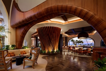 2 bars/lounges, swim-up bar, poolside bar at Fairmont Kea Lani Maui