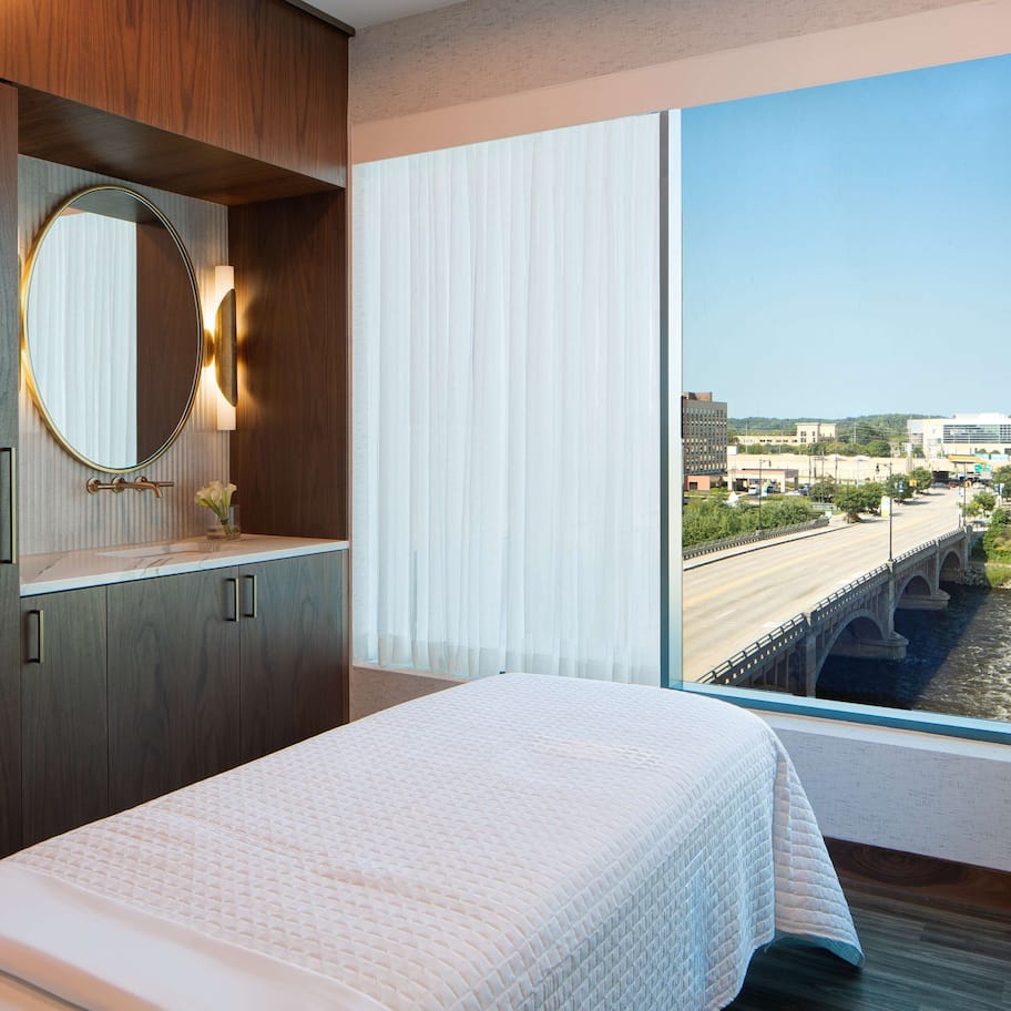 Couples treatment rooms, sauna, body treatments, aromatherapy