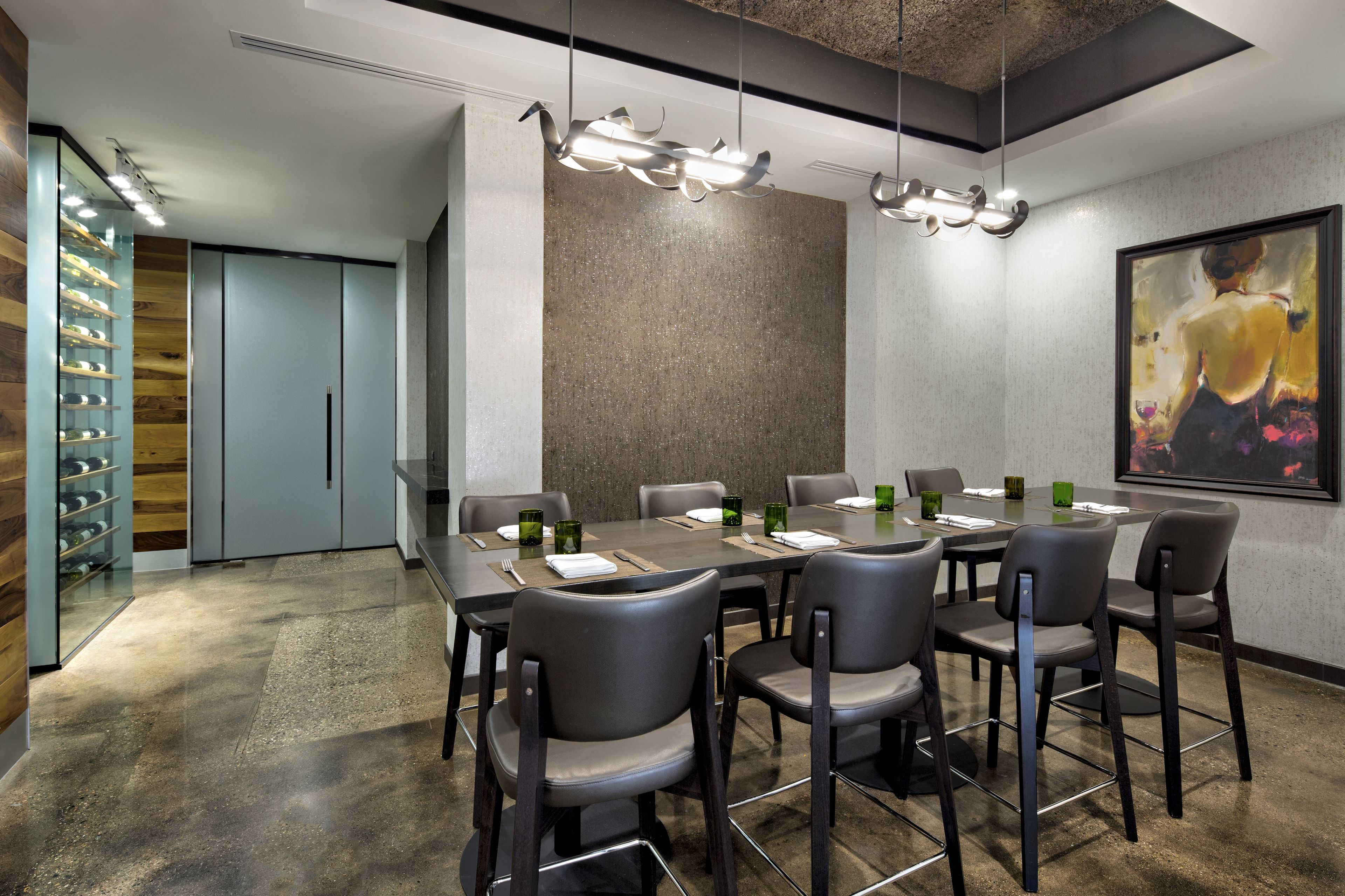 4 restaurants, breakfast served