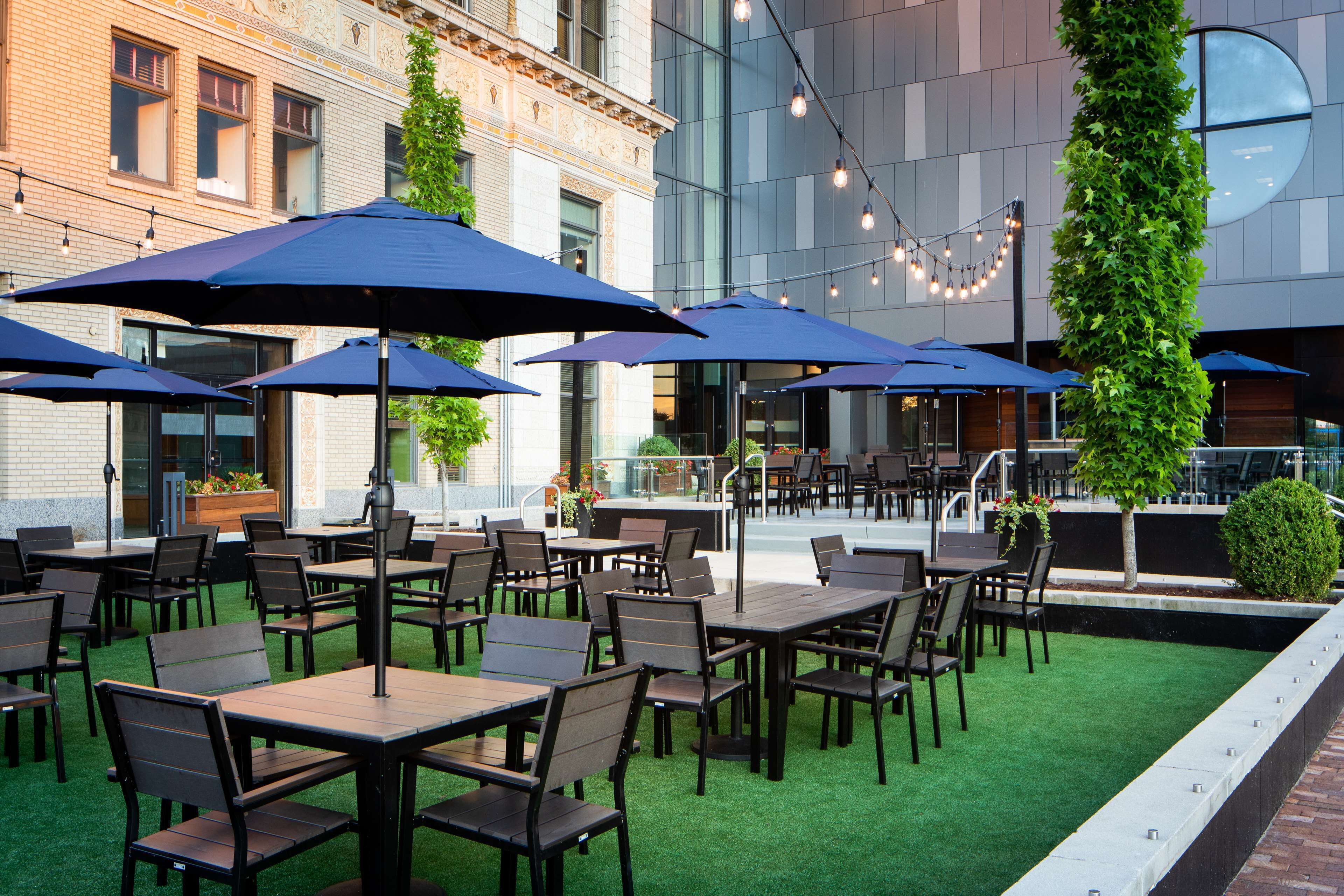 4 restaurants, breakfast served