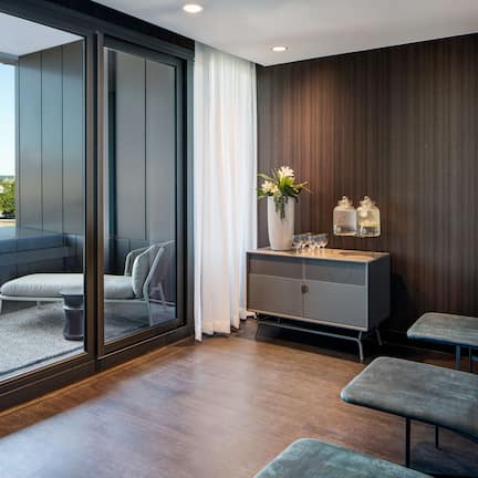 Couples treatment rooms, sauna, body treatments, aromatherapy