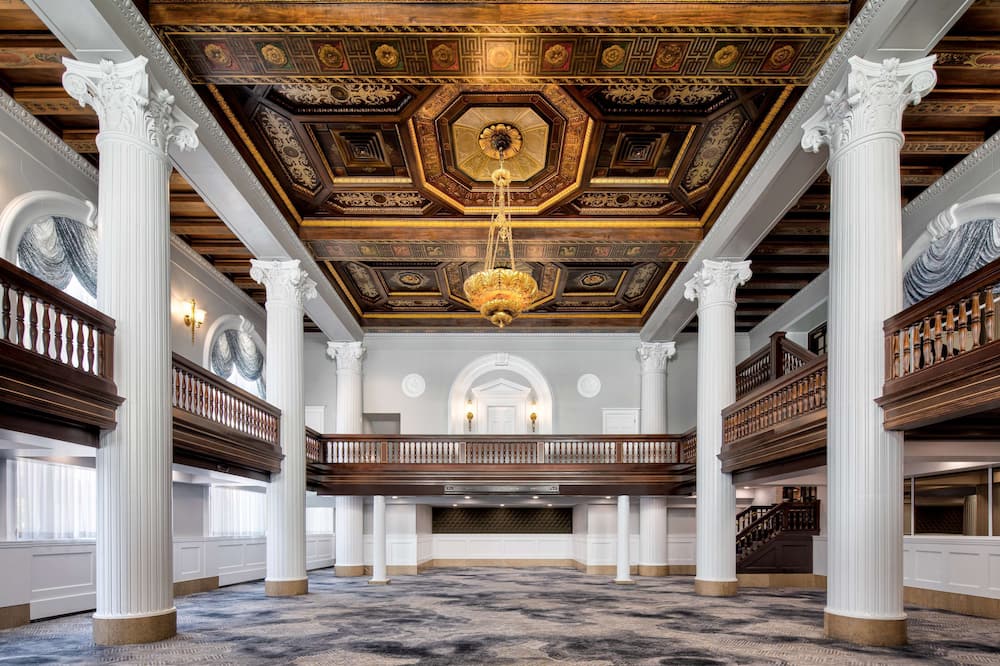 luxury hotels in Grand Rapids