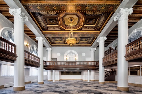 Amway Grand Plaza, Curio Collection by Hilton