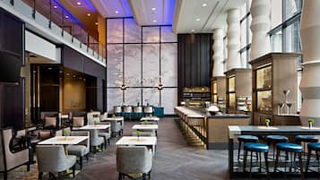 4 restaurants; breakfast, lunch and dinner served