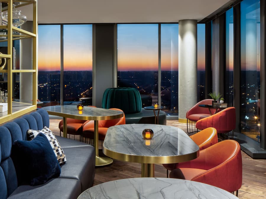 4 restaurants, breakfast served