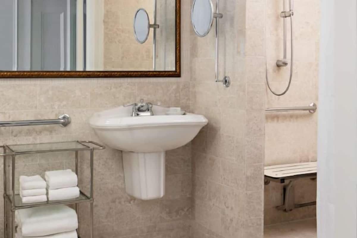 Banheiro | Chuveiro/banheira combinados, produtos de toalete biodegradáveis