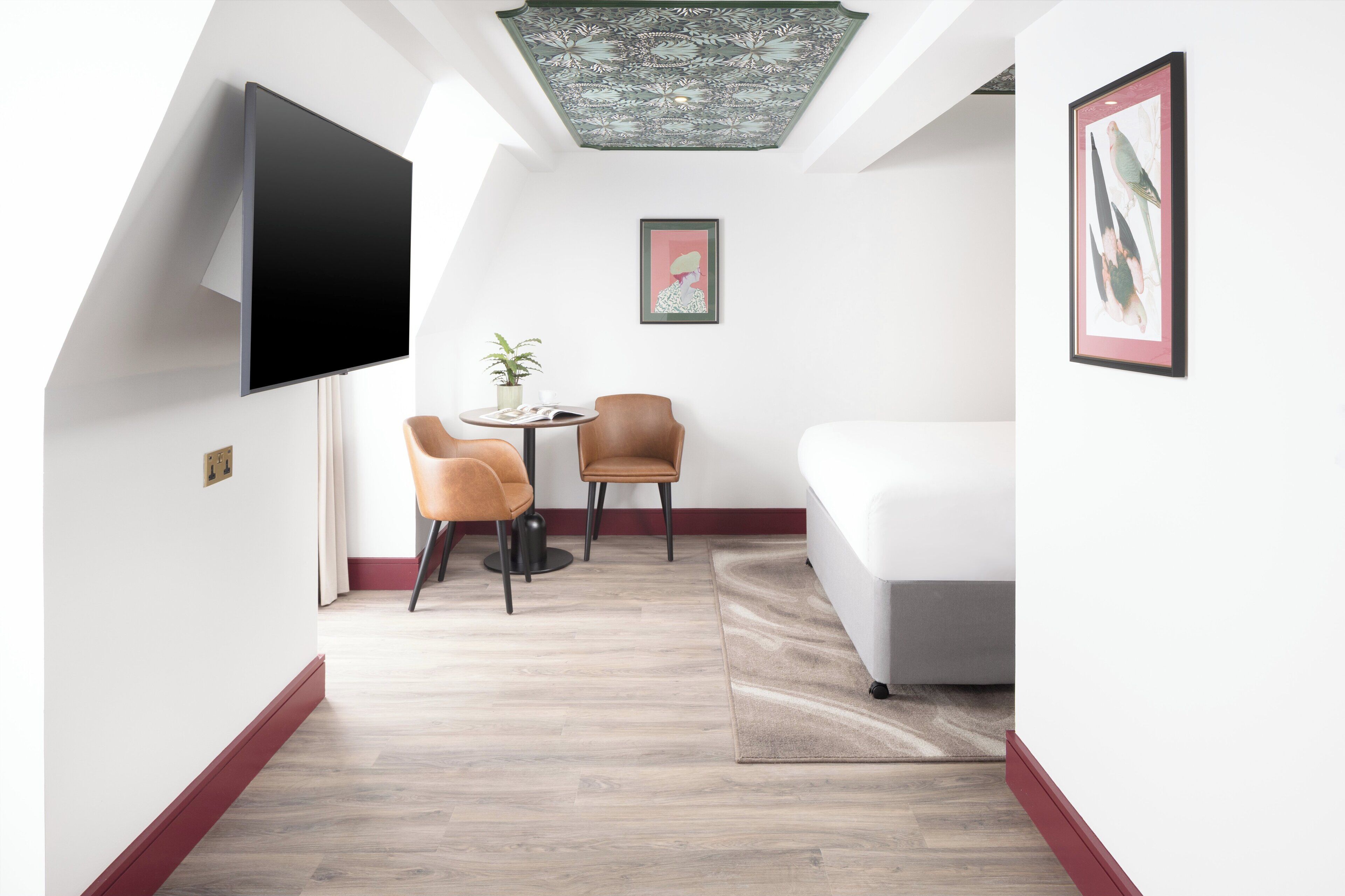 Premium Room, 1 King Bed with Sofa bed | Minibar, in-room safe, desk, laptop workspace