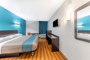 Desk, laptop workspace, iron/ironing board, free WiFi - Motel 6 Lewisville, TX - Medical City (Lewisville)