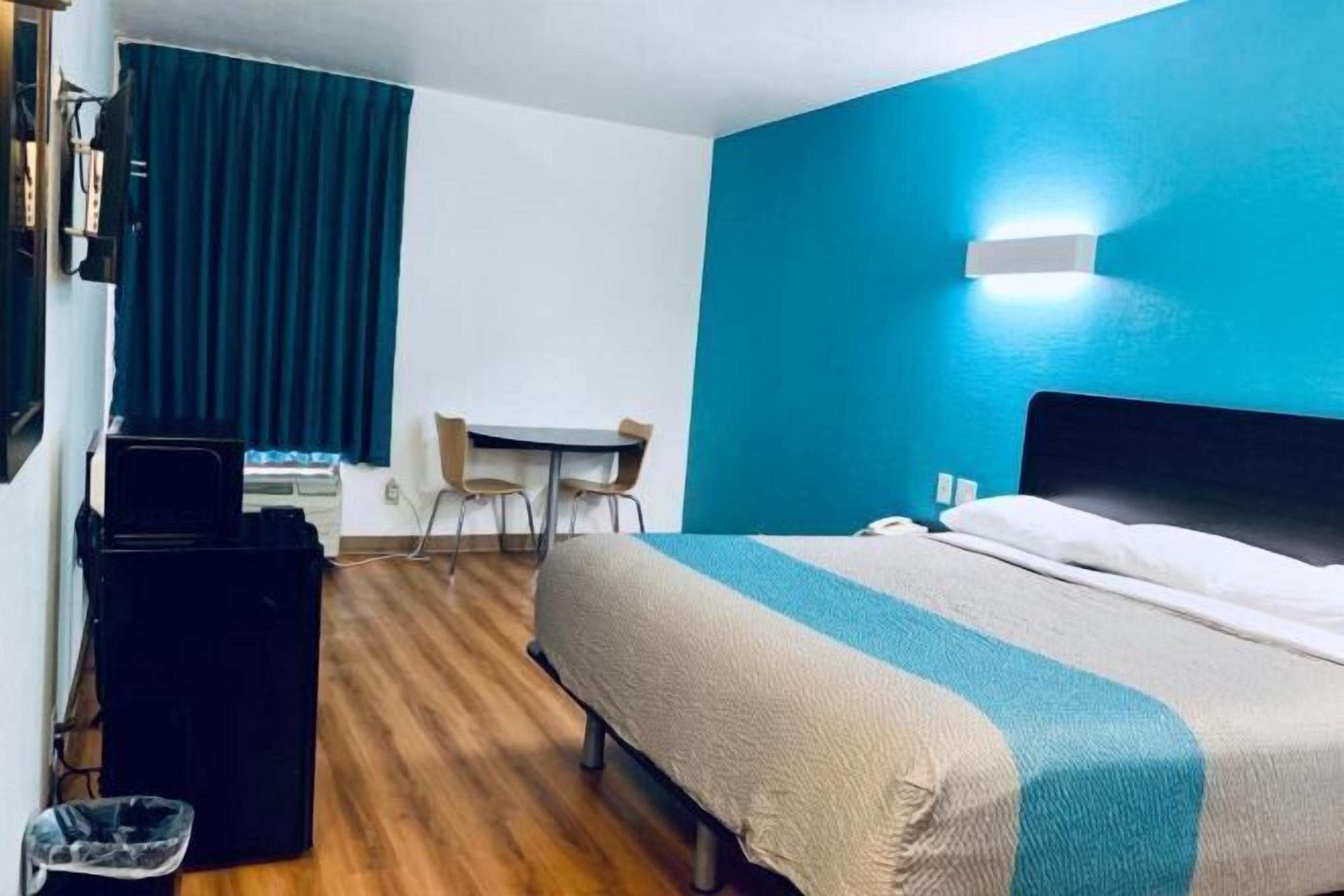 Desk, laptop workspace, iron/ironing board, free WiFi