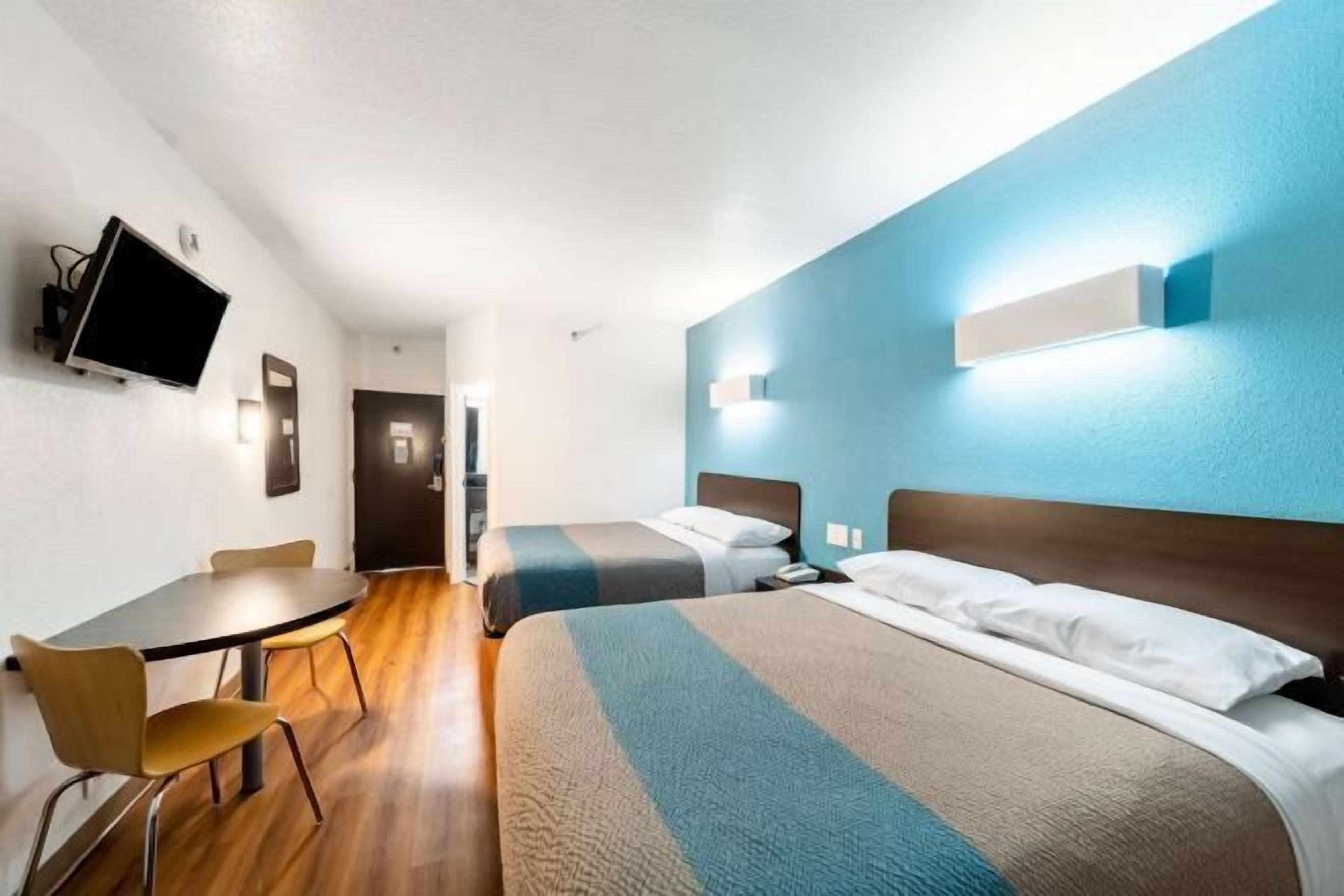 Desk, laptop workspace, iron/ironing board, free WiFi