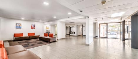 Bar-salon dans le hall