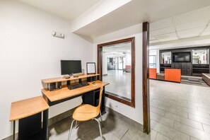 Business center - Motel 6 Lewisville, TX - Medical City (Lewisville)