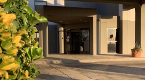 Property entrance - Motel 6 Lewisville, TX - Medical City (Lewisville)