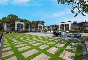 BBQ/picnic Area - The Hub Middletown Red Bank, BW Signature Collection (Middletown)