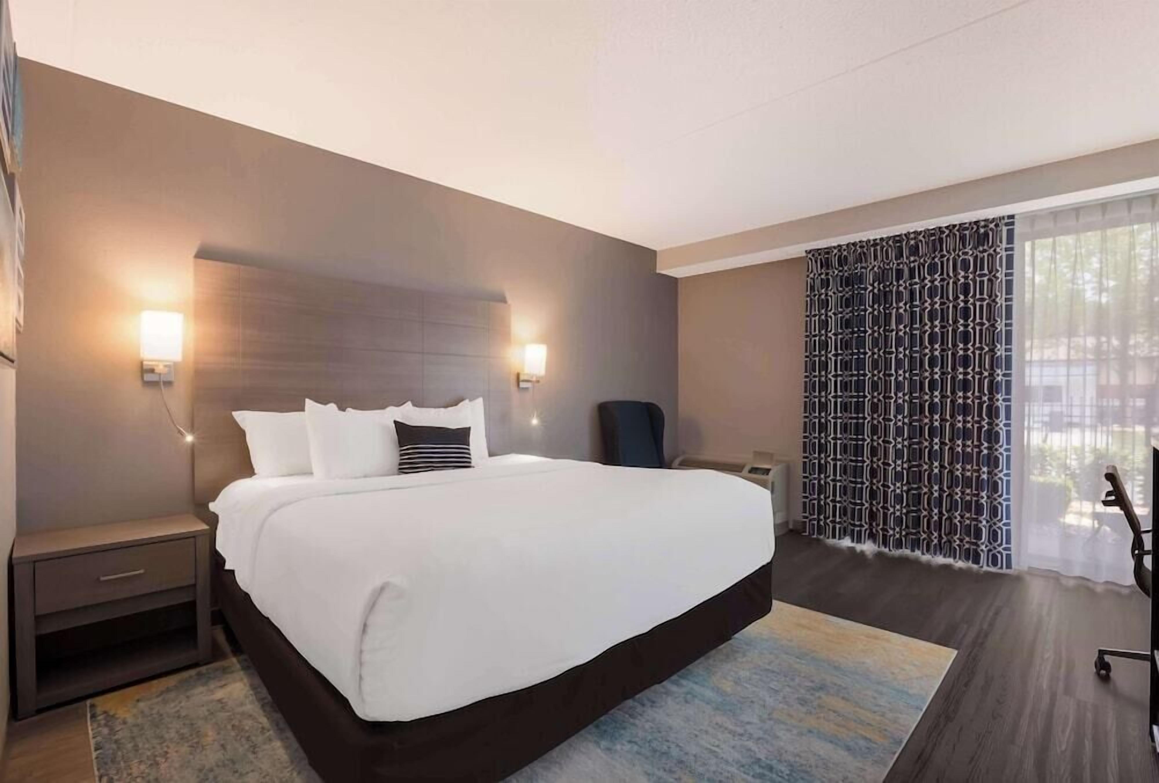 1 bedroom, in-room safe, laptop workspace, blackout drapes