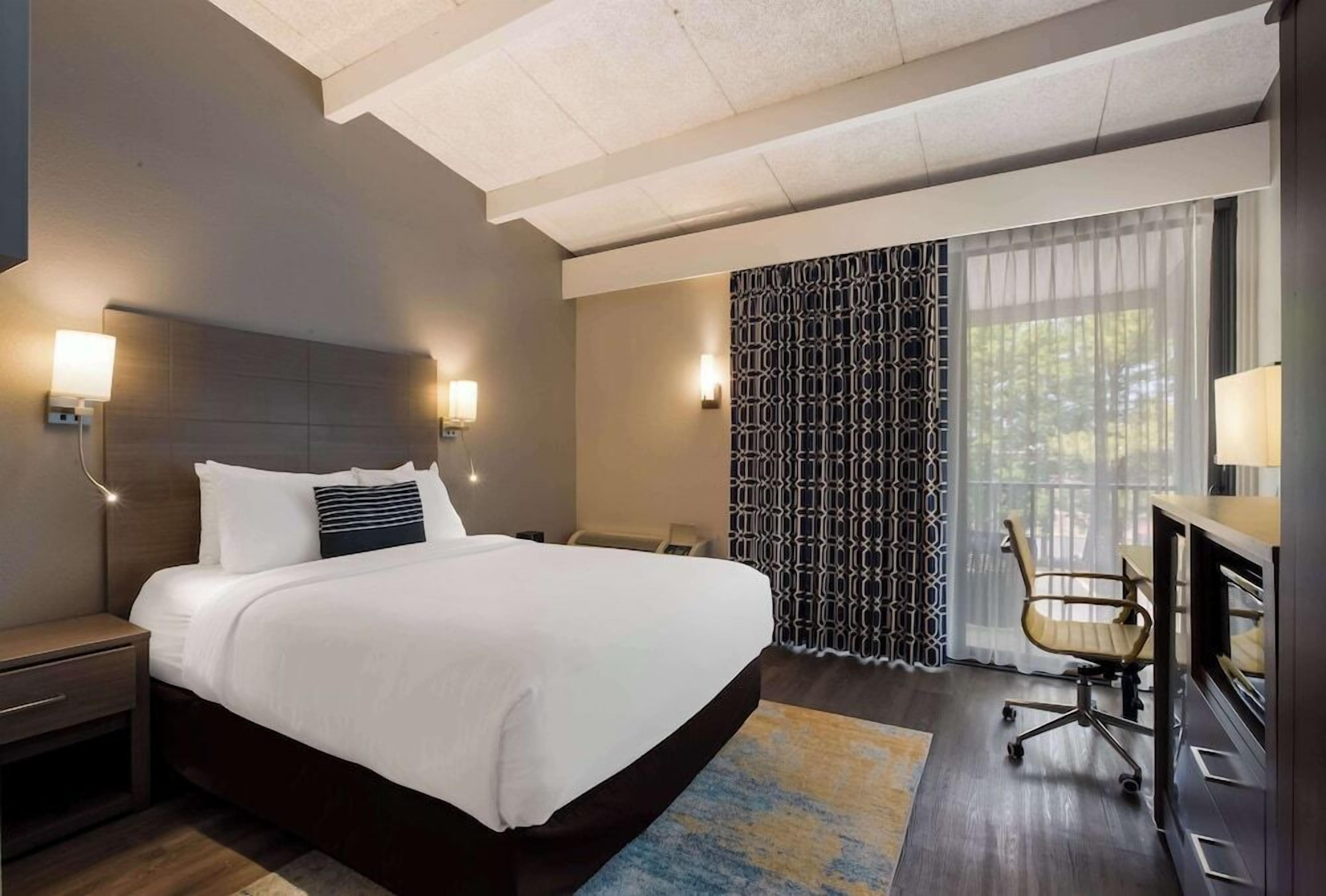 1 bedroom, in-room safe, laptop workspace, blackout drapes