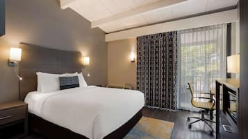 Standard Room, 1 Queen Bed, Non Smoking, Patio | 1 bedroom, in-room safe, laptop workspace, blackout drapes