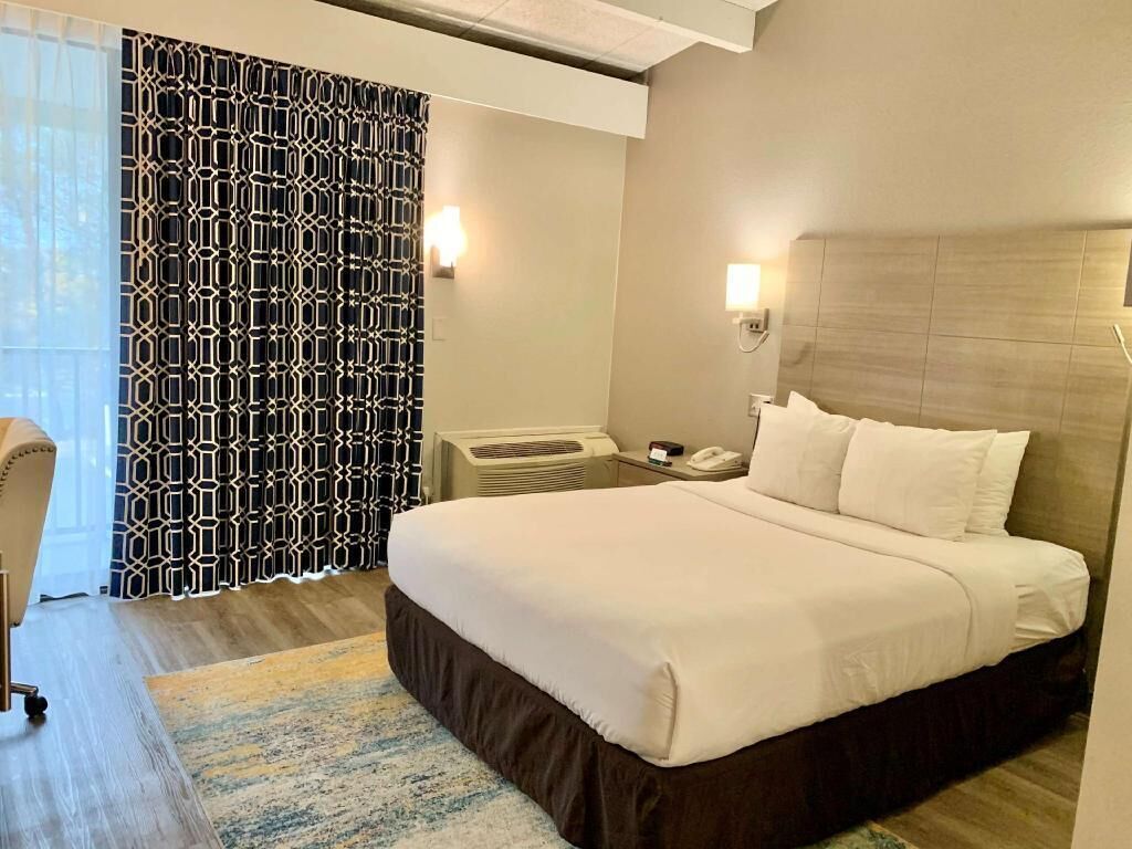 1 bedroom, in-room safe, laptop workspace, blackout drapes