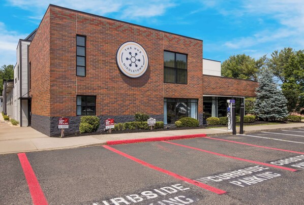 Exterior - The Hub Middletown Red Bank, BW Signature Collection (Middletown)