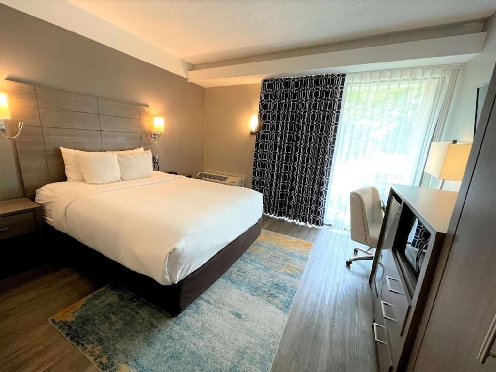 1 bedroom, in-room safe, laptop workspace, blackout drapes