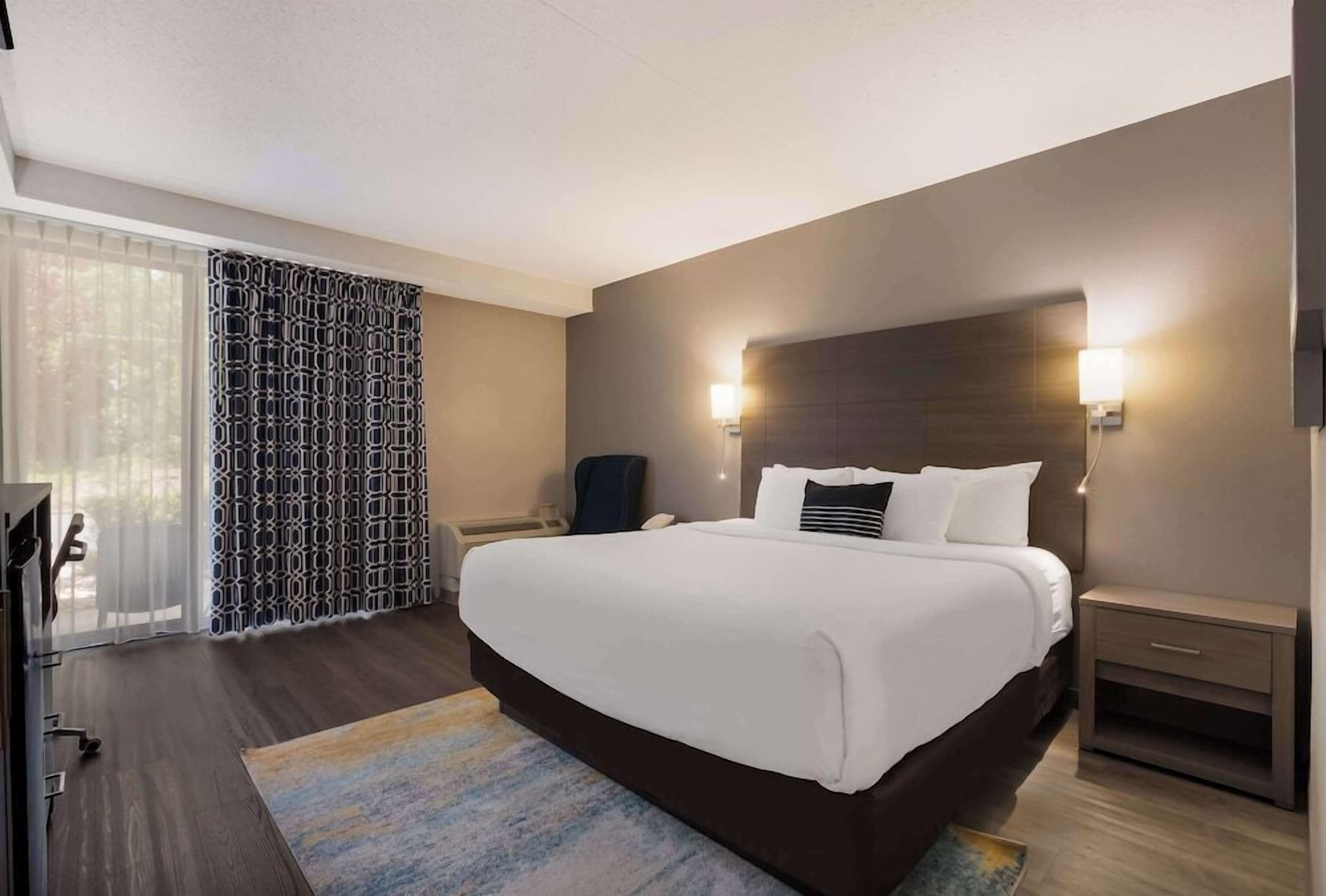 1 bedroom, in-room safe, laptop workspace, blackout drapes