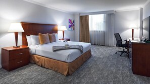 Pillow-top beds, in-room safe, desk, laptop workspace - Ontario Airport Hotel & Conference Center (Ontario)