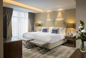 Executive Suite | Egyptian cotton sheets, premium bedding, down comforters, free minibar