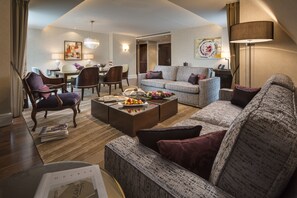 Executive-sviitti | Oleskelualue | Taulutelevisio, maksullisia elokuvia, lämmitetyt lattiat