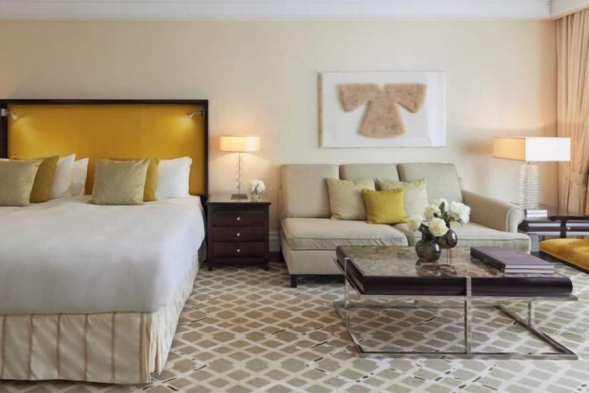1 bedroom, Egyptian cotton sheets, premium bedding, down comforters