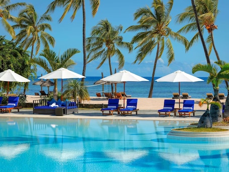 Outdoor pool, pool umbrellas, sun loungers