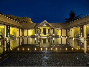 ที่อาบน้ำแบบตุรกี/ฮัมมัม, ทรีทเมนท์ดูแลผิว, อโรมาเธอราพี, บอดี้แรป