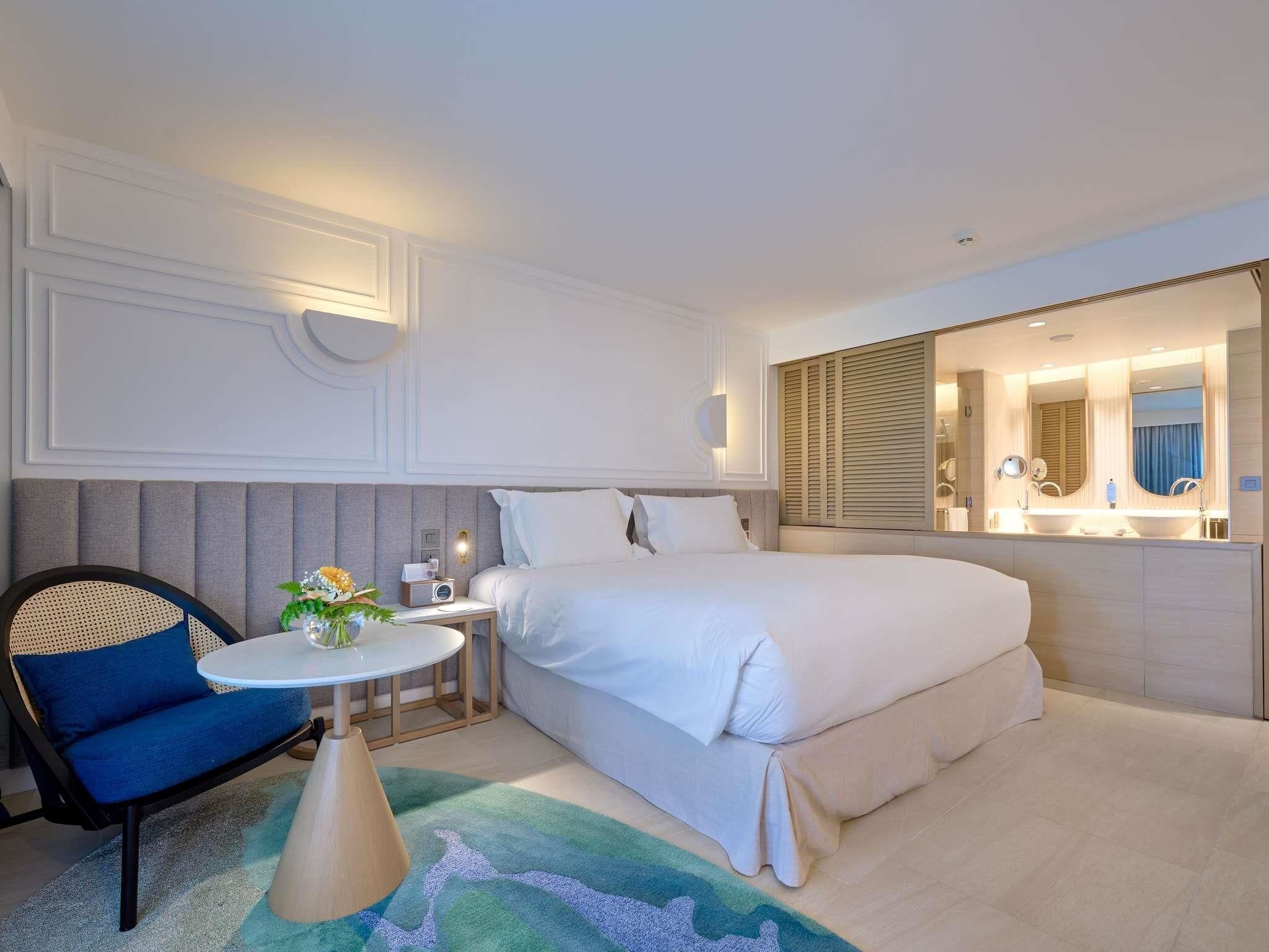 Luxury Room, 1 King Bed or 2 Twin Beds, Sea facing with Garden View, Balcony or Terrace | Minibar, in-room safe, desk, blackout drapes