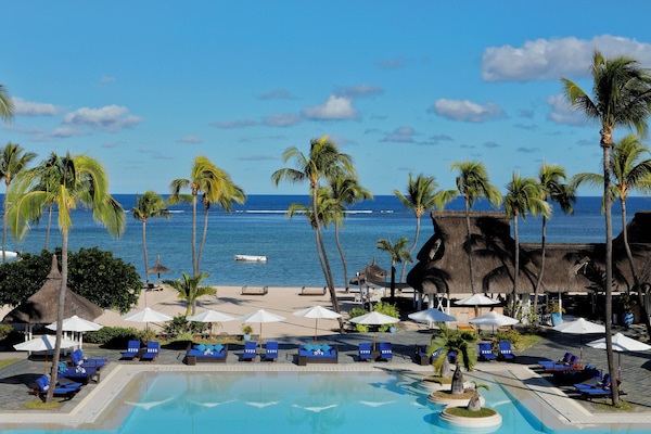 Outdoor pool, pool umbrellas, sun loungers