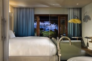 Room, 1 King Bed, Ocean View (Magnifique - Balcony or Terrace) | 1 bedroom, minibar, in-room safe, desk