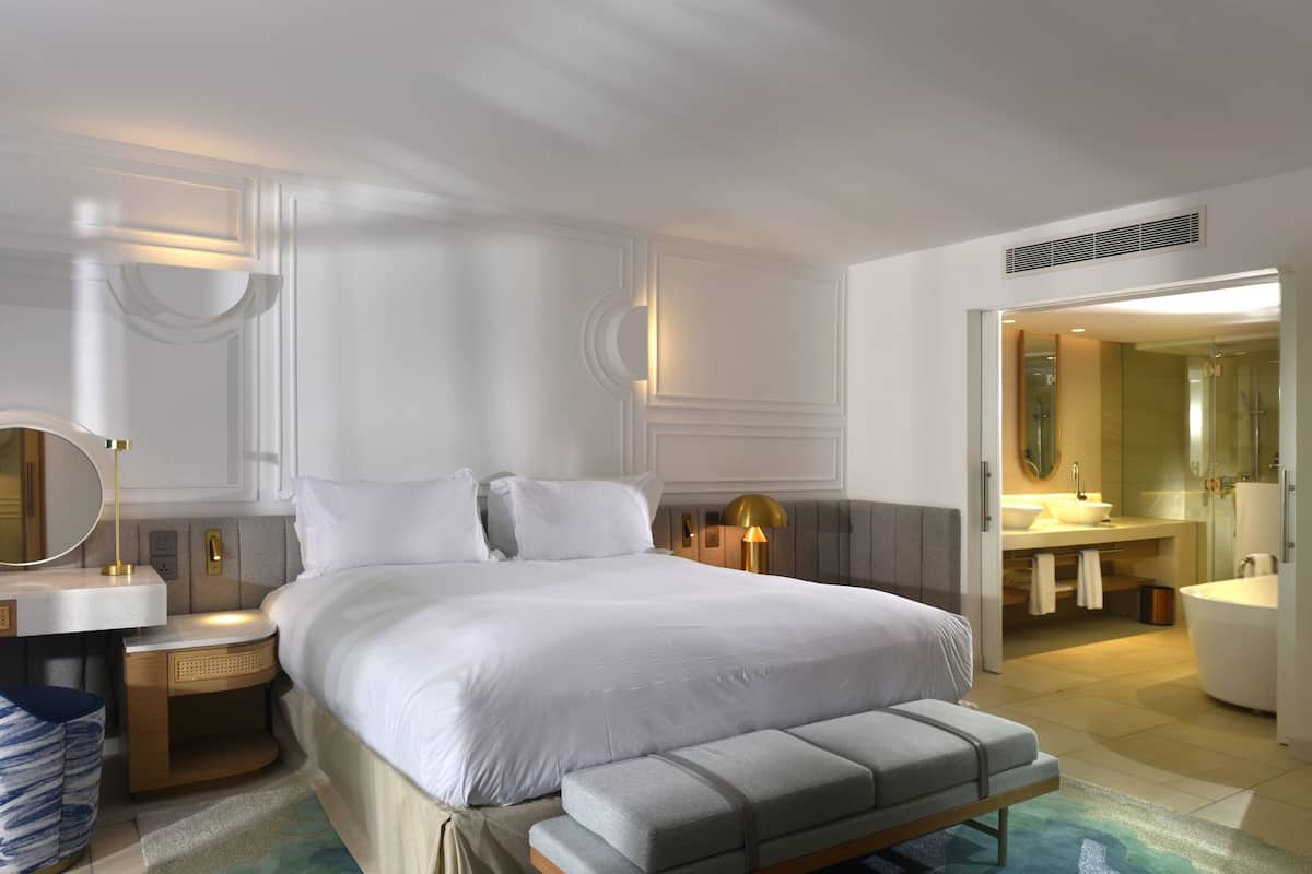 Suite, 1 King Bed, Ocean View (Opera,Beach Access,Balcony or Terrace)