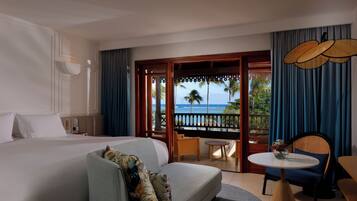 Room, 1 King Bed, Ocean View (Magnifique - Balcony or Terrace) | Minibar, in-room safe, desk, blackout drapes