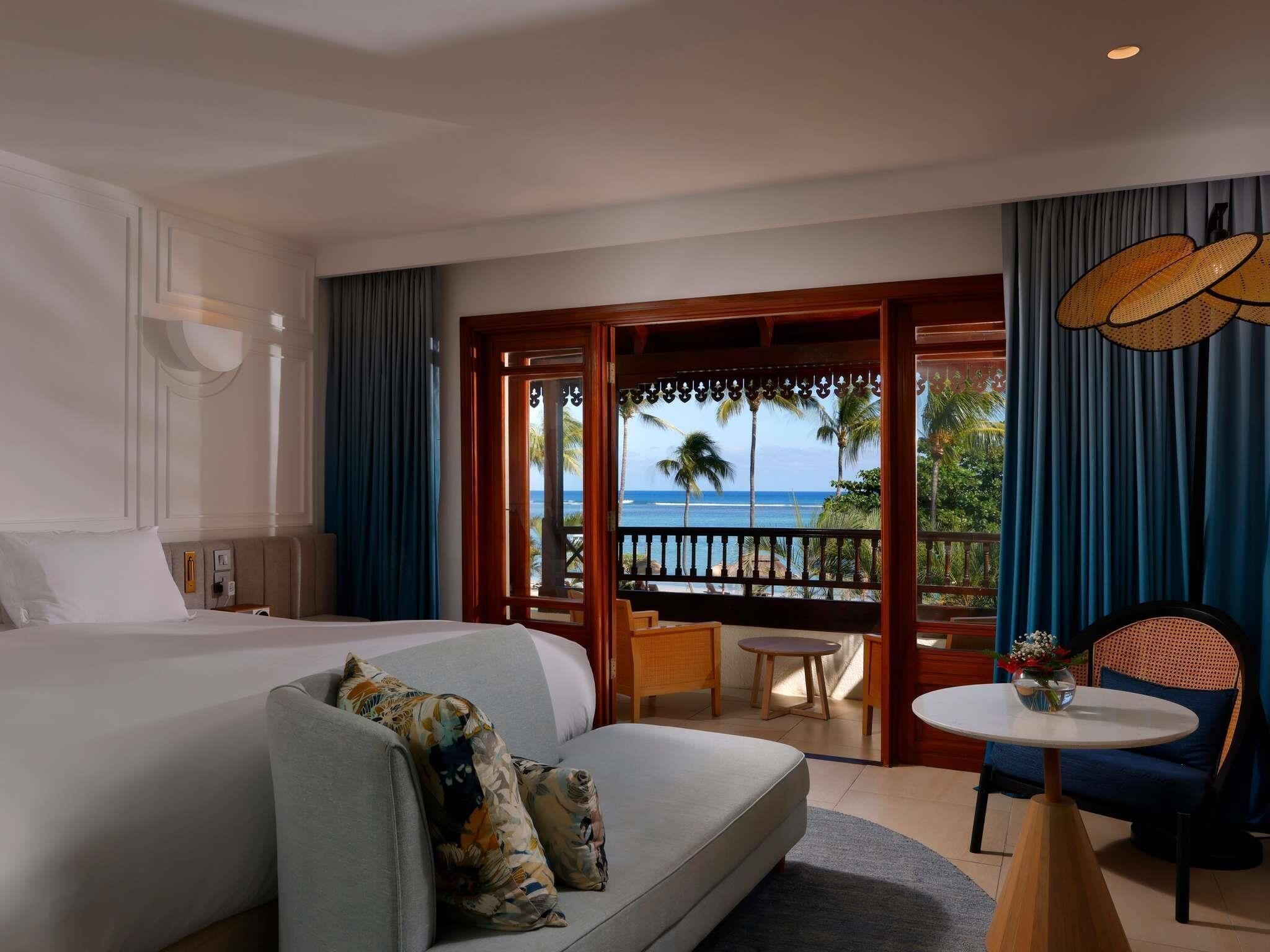 Room, 1 King Bed, Ocean View (Magnifique - Balcony or Terrace) | Minibar, in-room safe, desk, blackout drapes