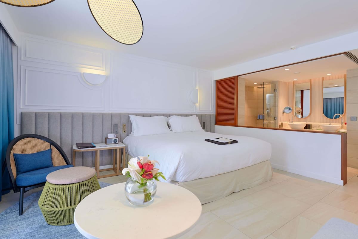 1 chambre, minibar, coffres-forts dans les chambres, bureau