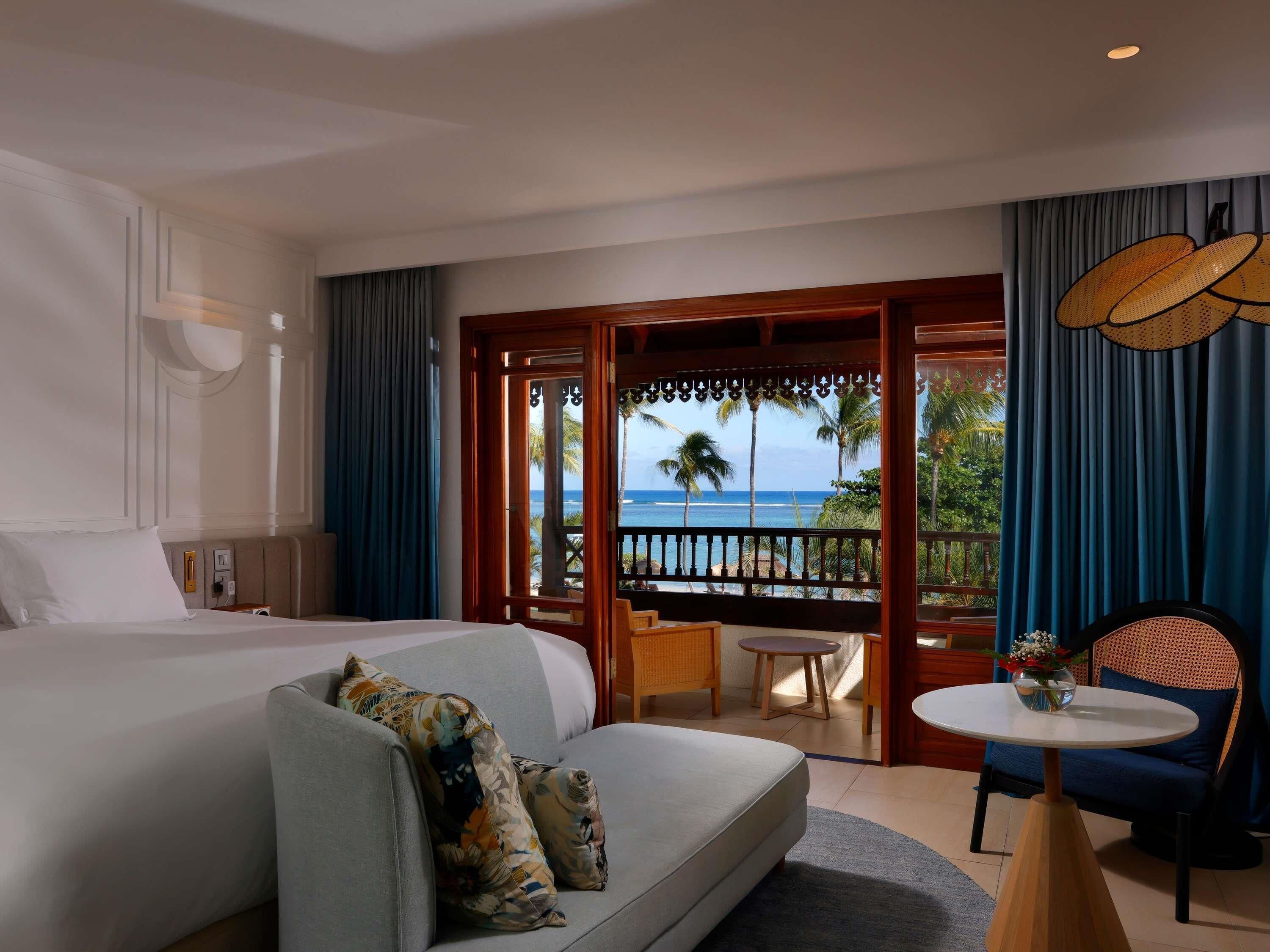 Room, 1 King Bed, Ocean View (Magnifique - Balcony or Terrace) | Minibar, in-room safe, desk, blackout drapes