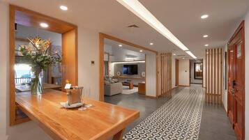 Suite, 1 cama de matrimonio grande, balcón, vistas al mar (Direct Beach Access) | Vistas desde la habitación