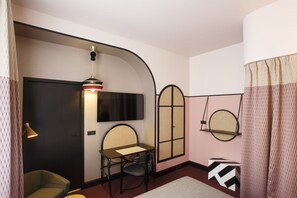 Superior Room, 1 Double Bed | Premium bedding, in-room safe, desk, blackout drapes