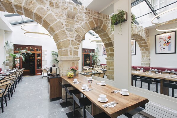 Buffet déjeuner (19 EUR par personne)