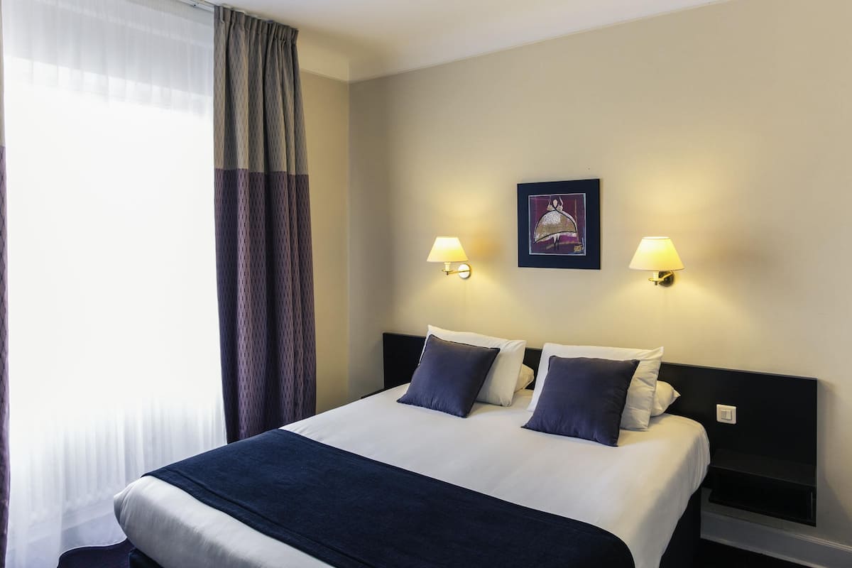 Classic Room, 1 Double Bed | Premium bedding, in-room safe, desk, blackout drapes