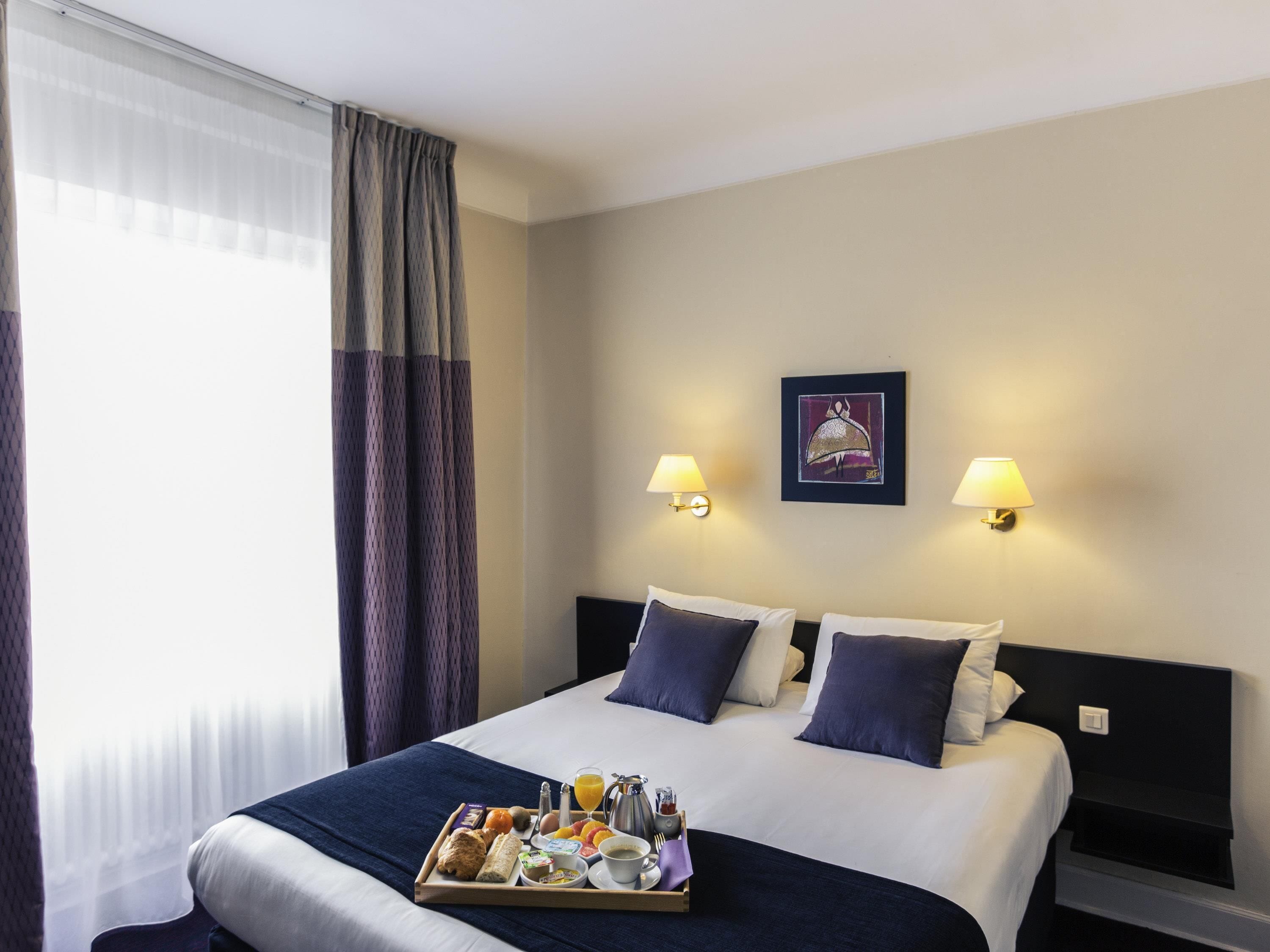 ห้องคลาสสิก, เตียงใหญ่ 1 เตียง | เครื่องนอนระดับพรีเมียม, ตู้นิรภัยในห้องพัก, โต๊ะทำงาน, ผ้าม่านกันแสง