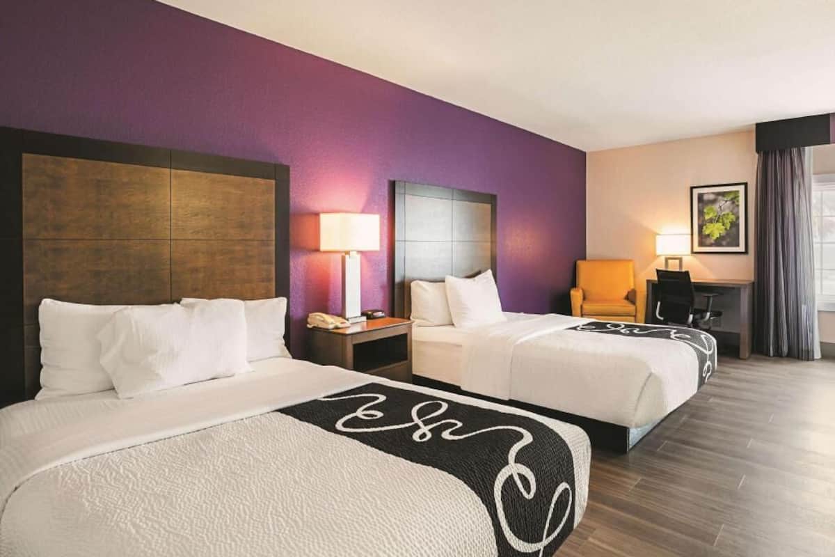 Pillowtop-patjalliset sängyt, yksilöllisesti sisustettu