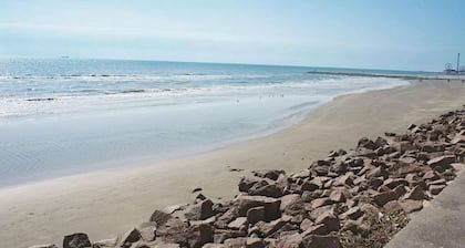 Wingate by Wyndham Galveston Beachfront at the Seawall